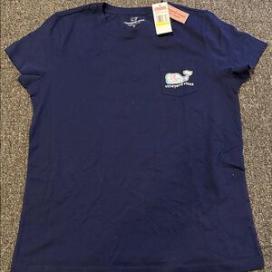 Vineyard Vines tshirt
Womens medium